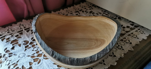 Eschenholz schüssel mit Rinde