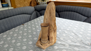 Nussholz Vase auf Naturw..